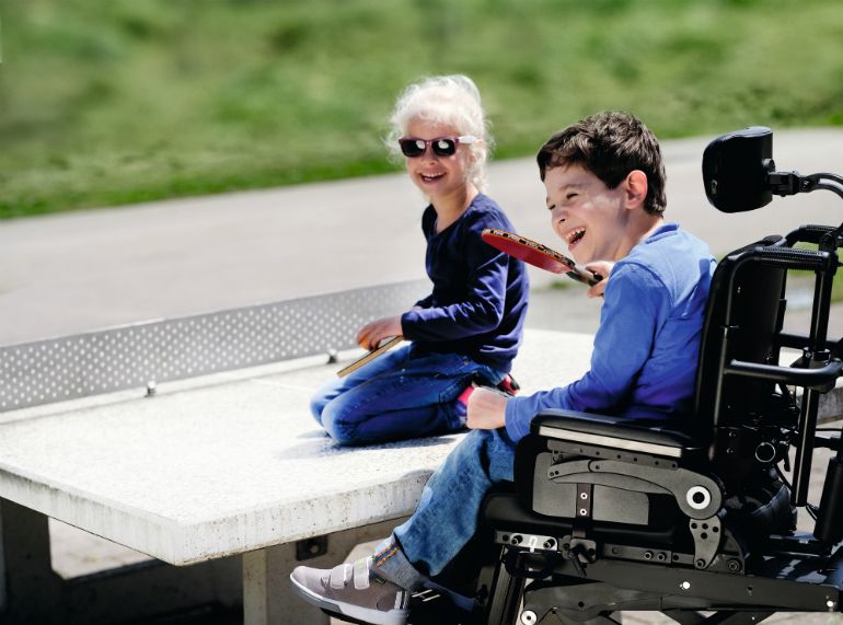 ninos-con-discapacidad-silla-de-ruedas