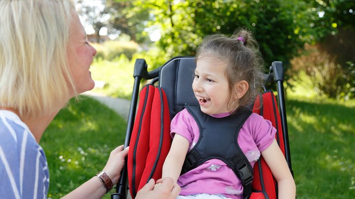 Todo acerca de las sillas posturales para niños con parálisis cerebral infantil