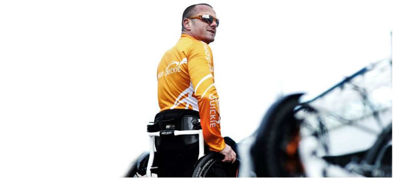 Accesorios para sillas de ruedas que mejorarán tu movilidad
