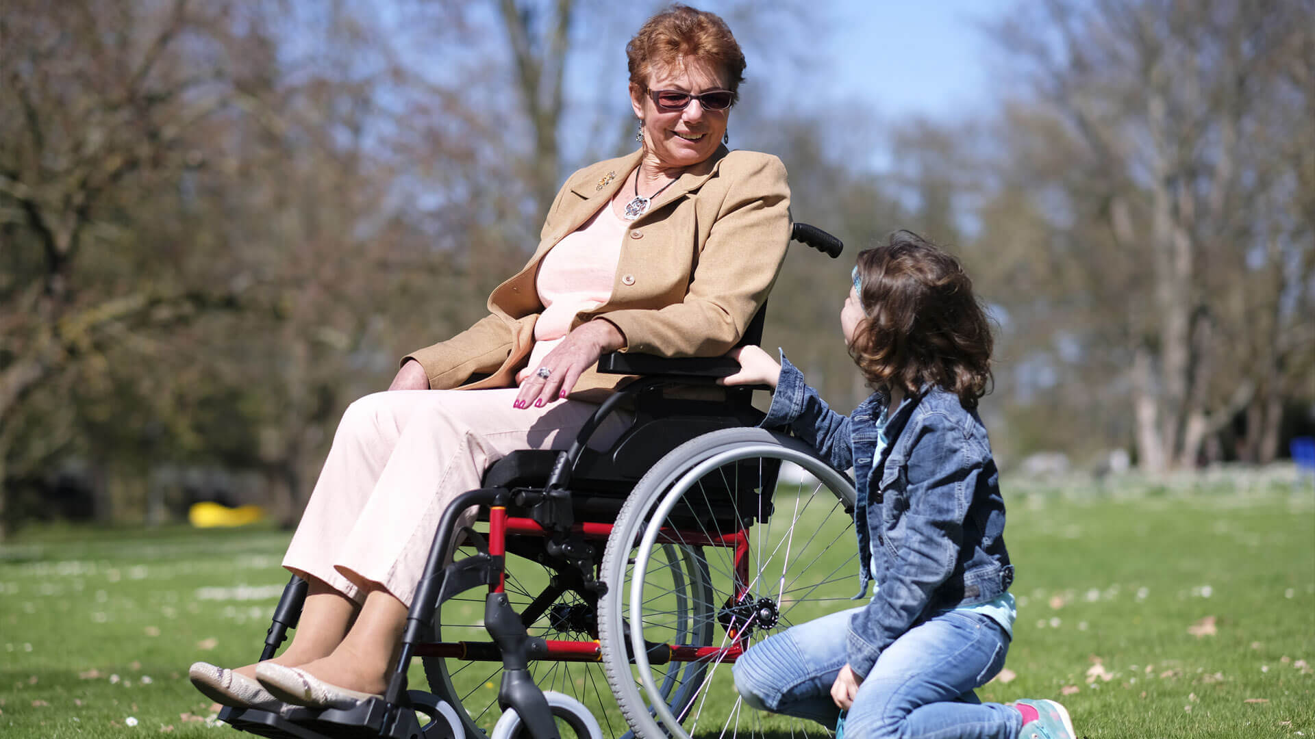 analogía Saga Resplandor Escoger una silla de ruedas para mayores | Sunrise Medical
