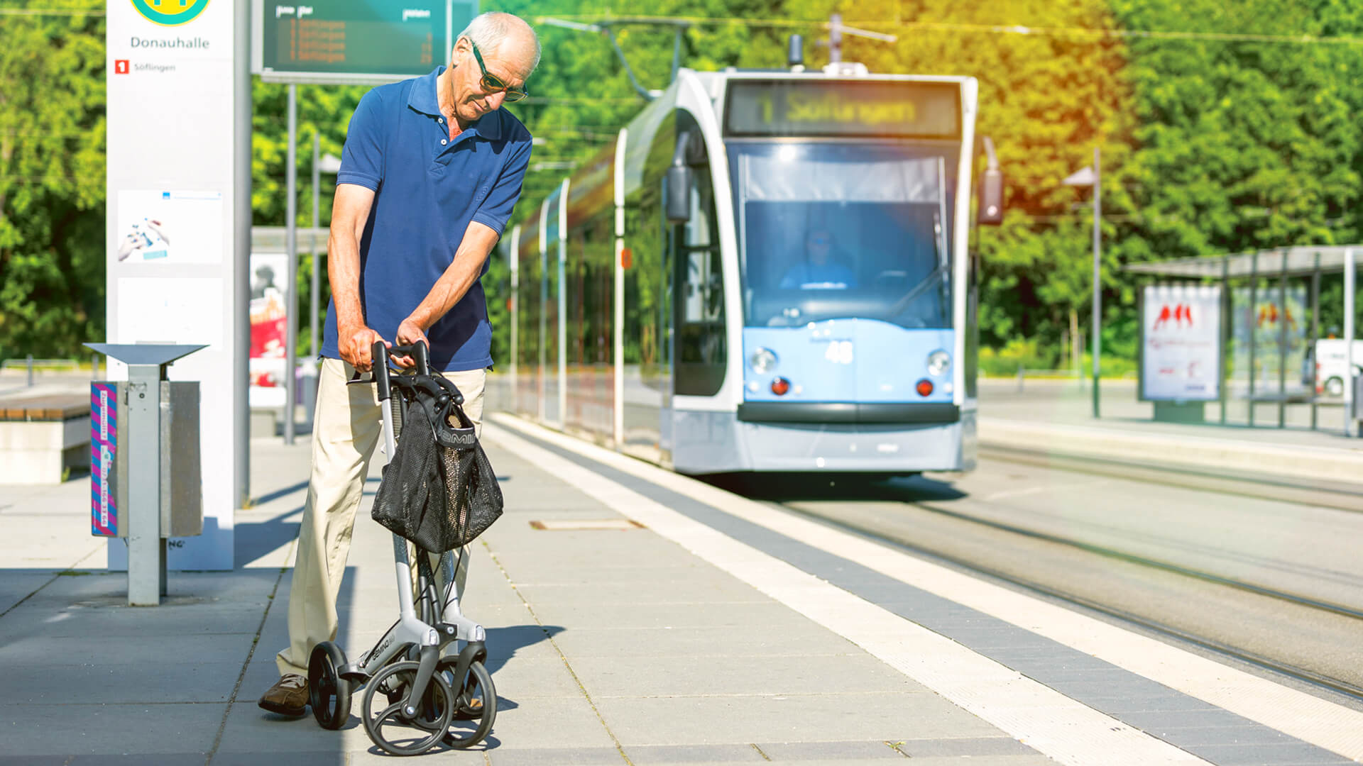 Viajar en transporte público con un andador: guía práctica