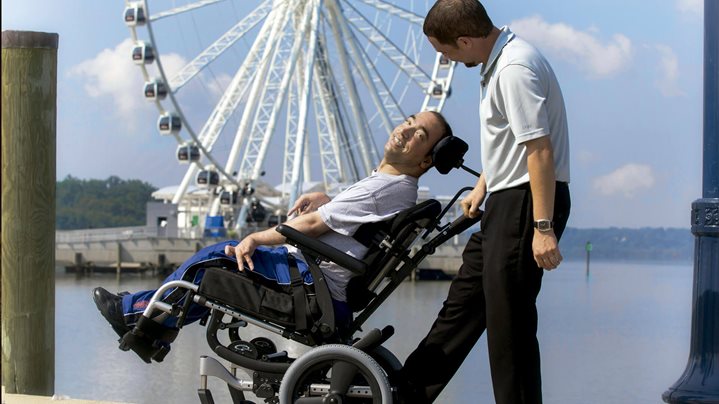 ¿Qué es una silla de  ruedas basculante?